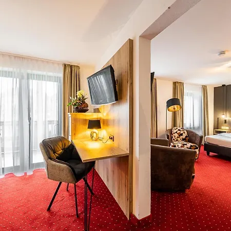 Berghotel&chalets Adersberg 3*